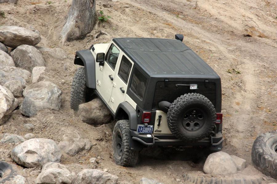  Jeep Wrangler Hemi AEV 2011 года  (фото 51 из 58)